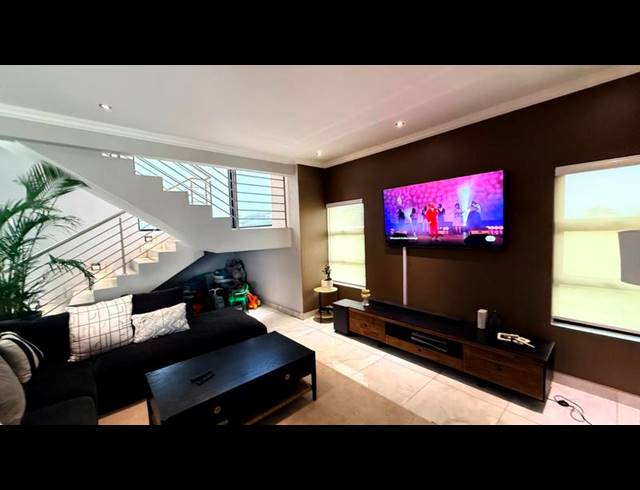 4 BEDROOM HOUSE FOR SALE IN EVERGLADES ESTATE